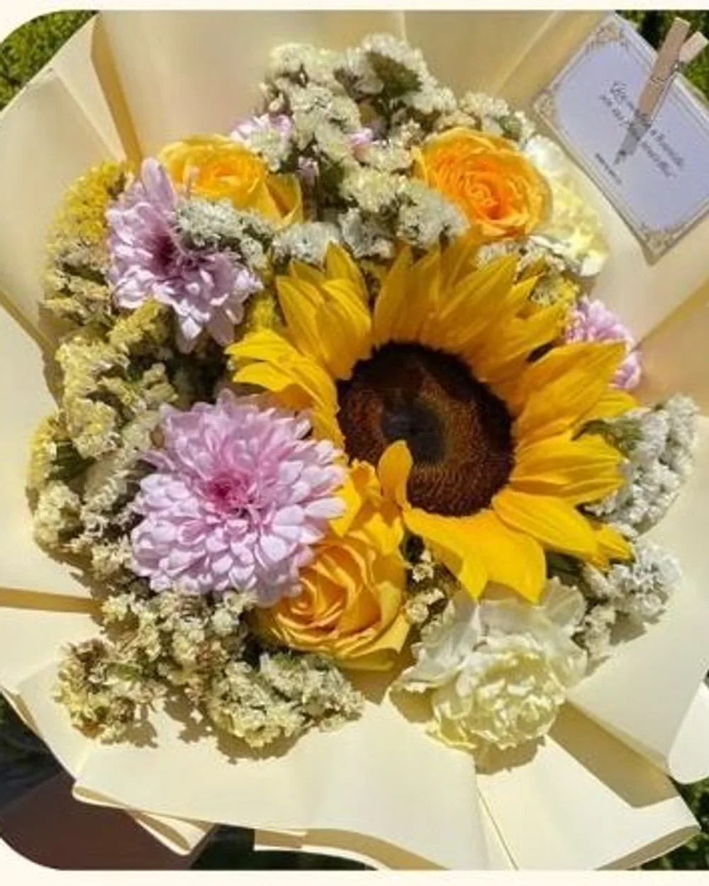 Ramo 3: 1 girasol + rosa amarilla + claveles + estatis + moreliana